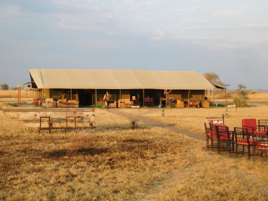 Serengeti-Heritage-Camp bushbreakfast and dinner