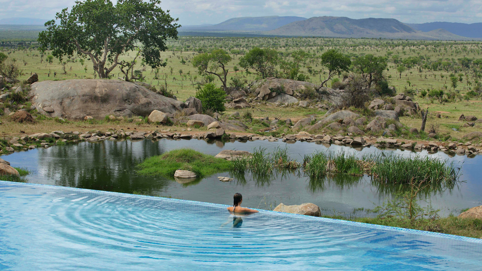 Four Seasons Safari Lodge swimming