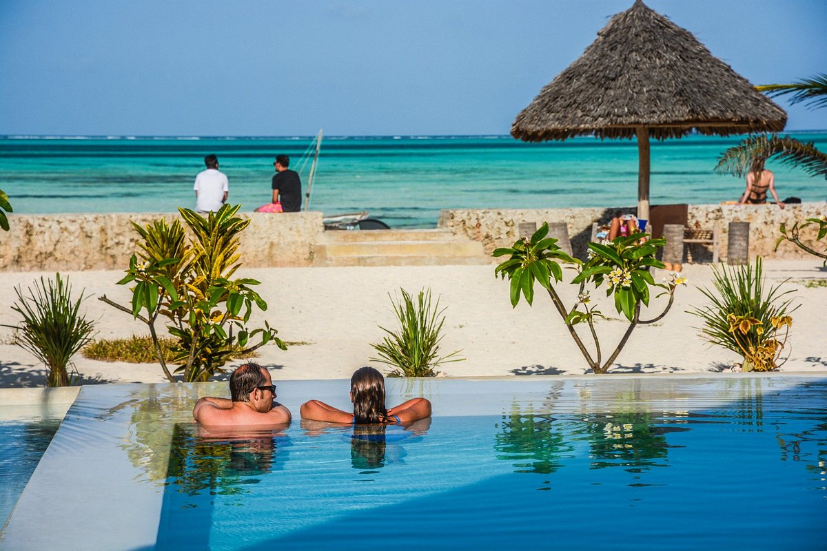 nur-beach-hotel beach