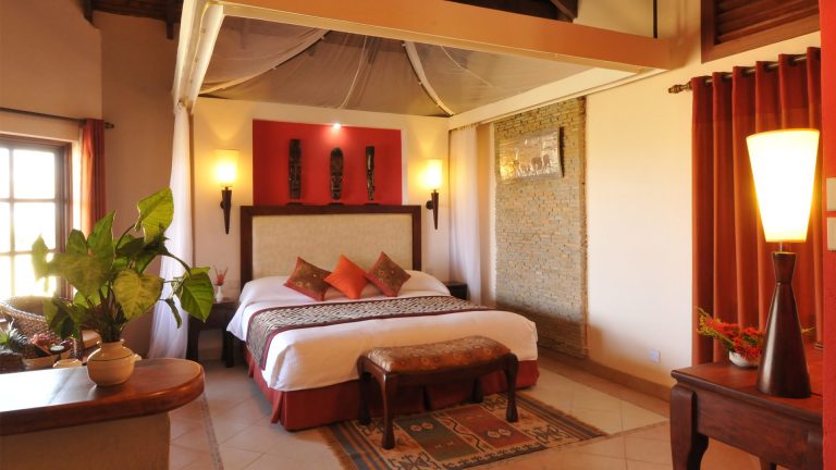 Luxury-Chalets-with-Interupted-Views-at-Ol-Tukai-Lodge